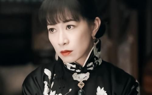  【鬓边不是海棠红】《海棠红》《延禧攻略》串戏，佘诗曼重操旧业做发型，网友看笑了