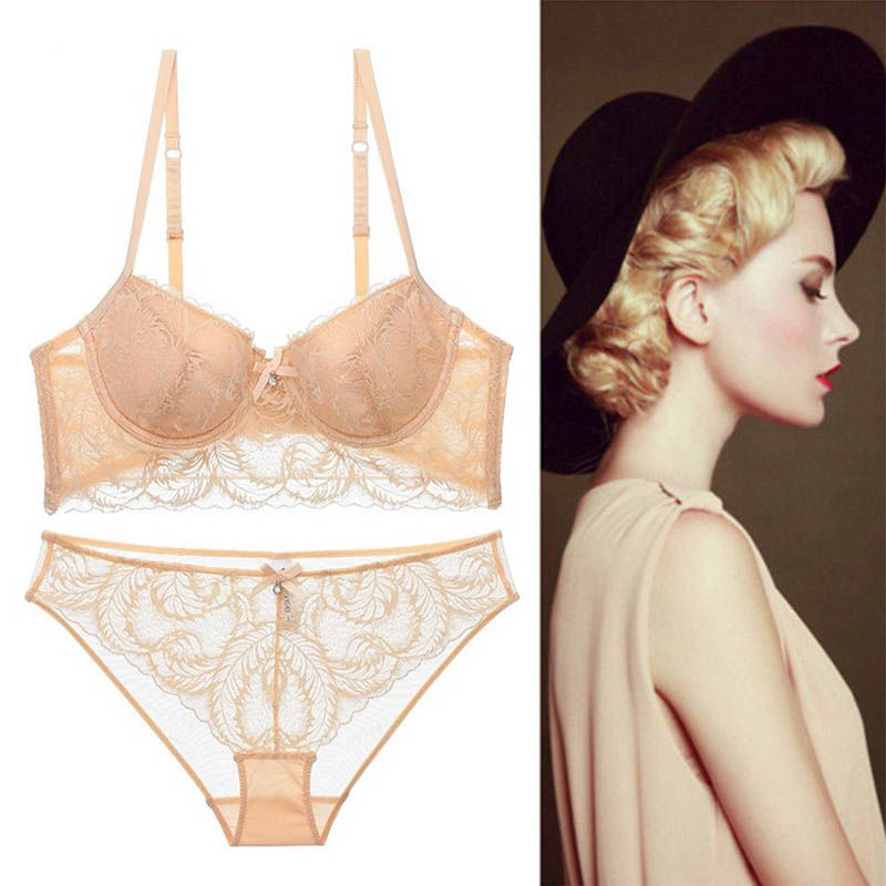 穿“惊艳”文胸的女人，一动一婀娜尽是迷人的风情