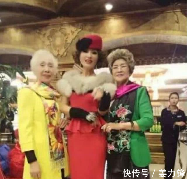 她美了62年，为身材坚持30年不吃晚饭，今患癌做手术都要化妆