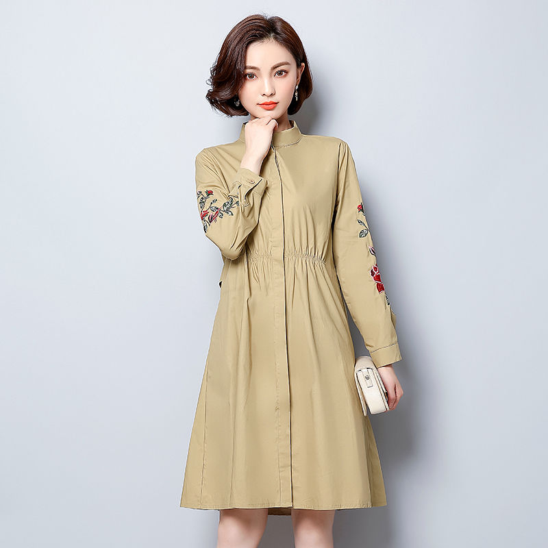 今年风衣又火翻了，7080后女人穿，比皮草还时髦，显瘦又美嫩