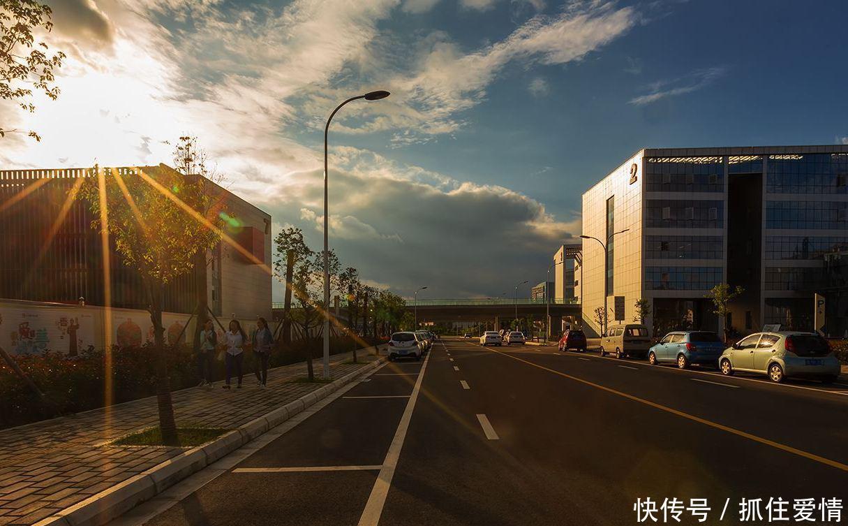  【唯一】四川最低调城市，是中国唯一科技城，坐拥第二大机场却