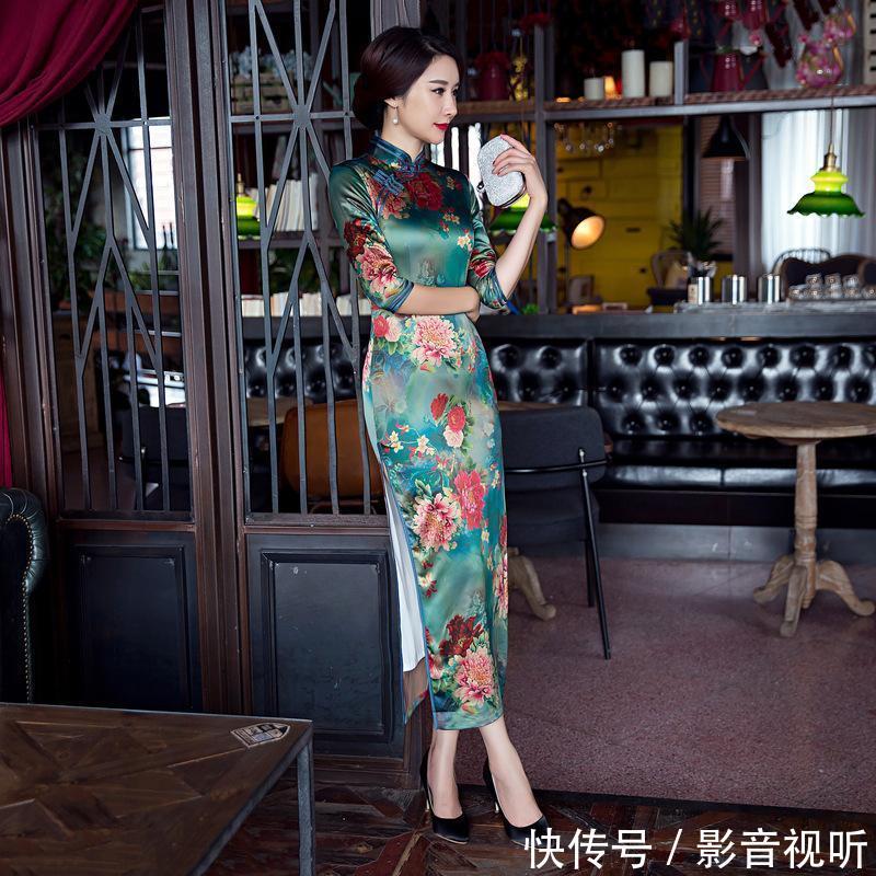 显腿细的开高衩旗袍，薄而不透超美嫩