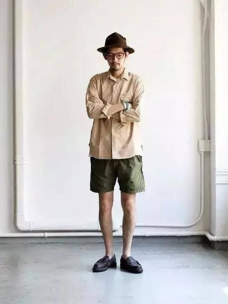  『好看』军绿色好看又难穿搭，我们要遵循这几个配色原理