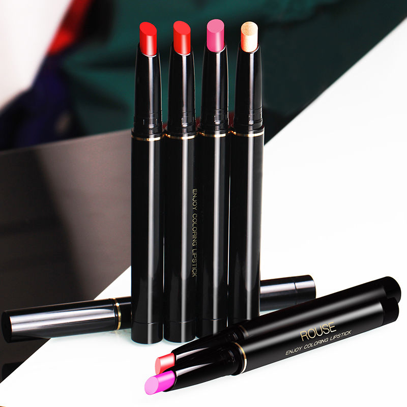 女人出门一定要涂口红，化妆师教你这样涂，一整天滋润不脱色