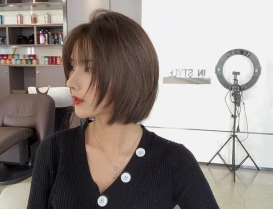  『短发』原先短头发那么剪才漂亮？难怪会老气，过四的女性更合适初恋短发