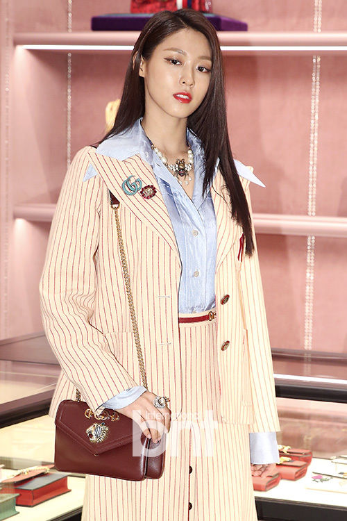 KAI雪炫出席某品牌活动 时尚装扮尽显魅力