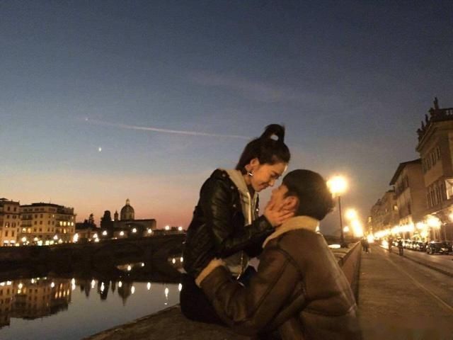 谁说的找到小奶狗甜到没朋友?阚清子票圈7个字疑似证实分手!