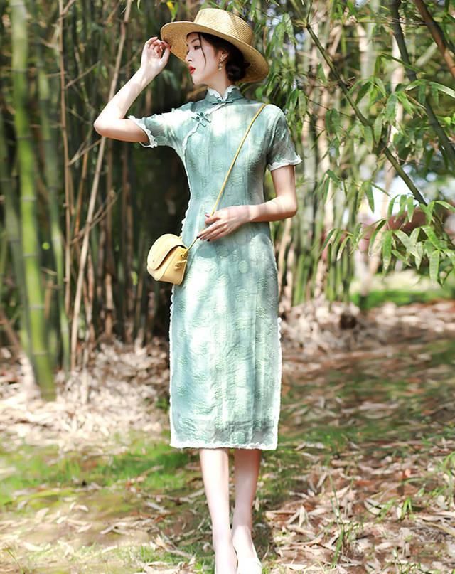  女性■35岁女性怎么穿旗袍才漂亮？春季照着穿搭，展示别样东方风情