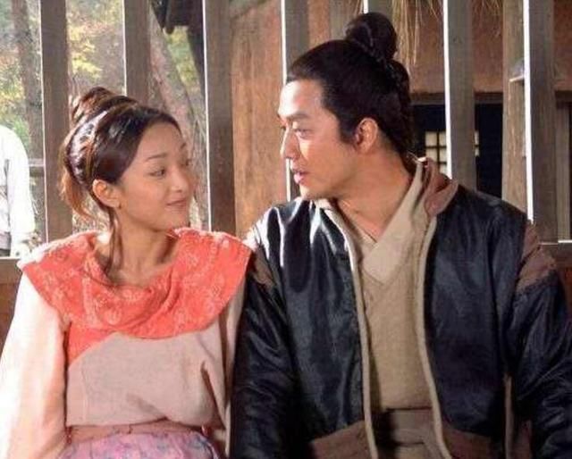 高圣远否认离婚,港媒却说周迅跟窦靖童暧昧,这俩的人际圈太魔幻