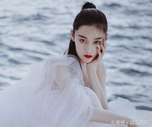 张馨予深陷怀孕传闻，却迟迟不予回应，如今发文狂撒狗粮