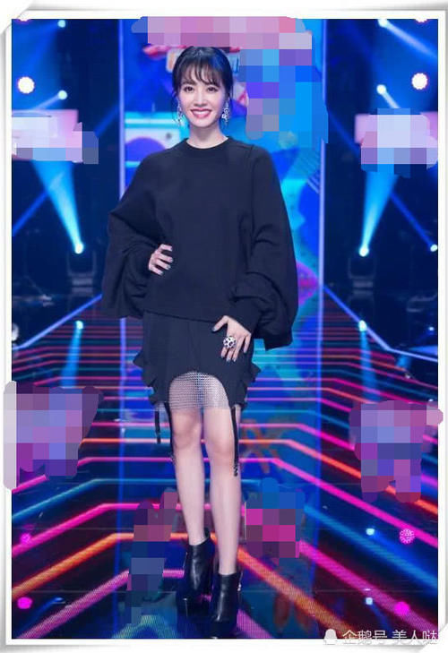 蔡依林又搞事！“连体泳衣”外穿引热议，网友：上厕所要怎么办？