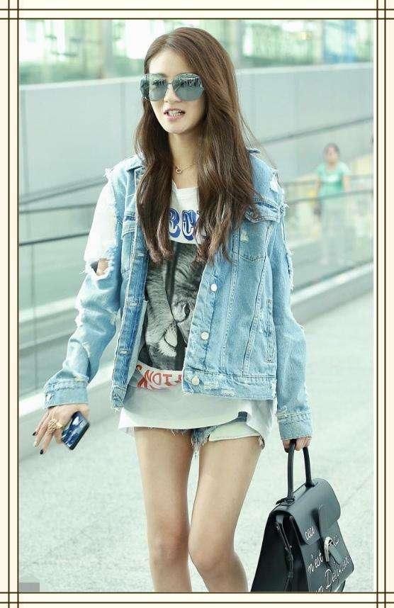 安以轩终于穿短裤秀腿了,网友:裤子看得人尴尬症都犯了