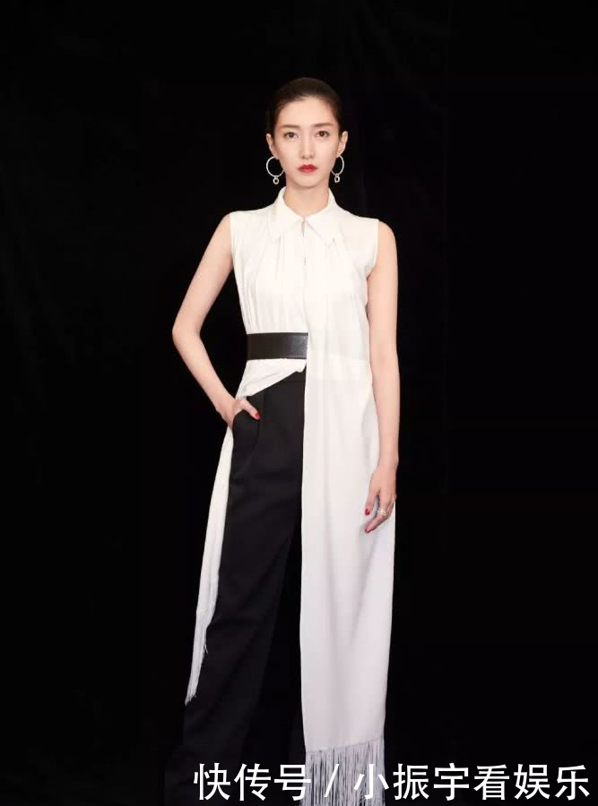 『简直』2020流行穿“裙子+裤子”,简直时髦炸了!快来学习学习吧