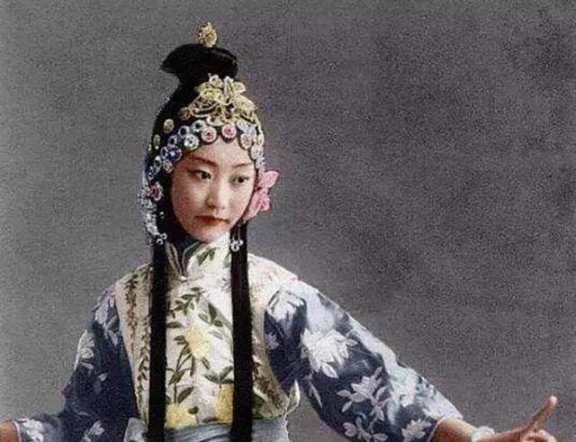  『余生』出身名门，却一生未婚，她挚爱一人，悲凉余生！