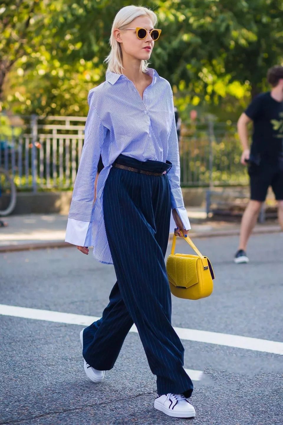 吊打阔腿裤,秒杀牛仔裤,这条裤子才是今秋最火!!!