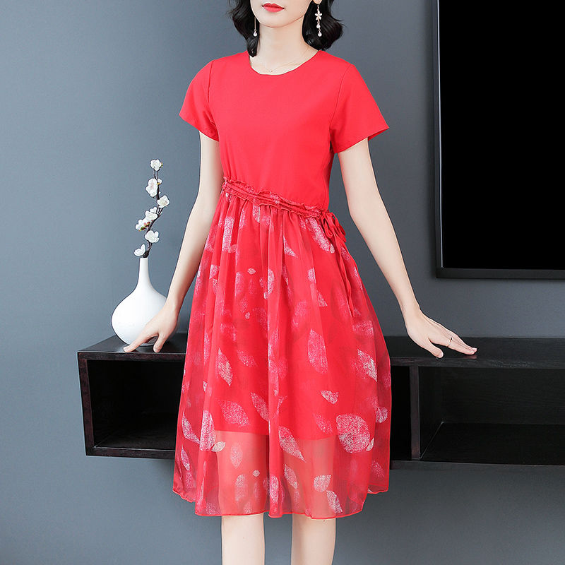 媳妇70后，说穿长裤太土，上班都穿美美连衣裙，天天不重样