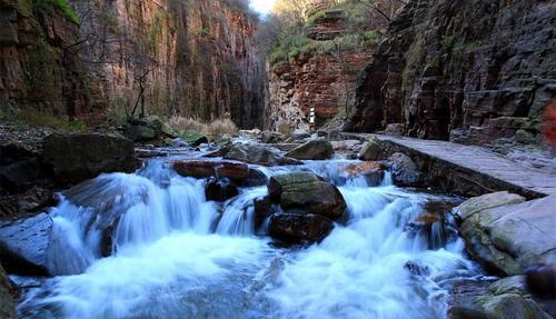 我国唯一宣布破产的景区，负债竟达8亿多，背后原因让人深思
