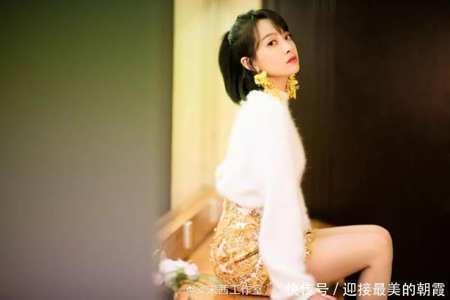  去年：种草鹅｜年后快递停运买不到新衣服还好我有去年的毛衣和半裙