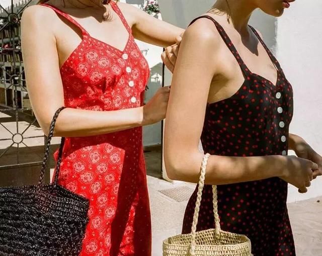 奶奶，你的菜篮子我抱走了哈~