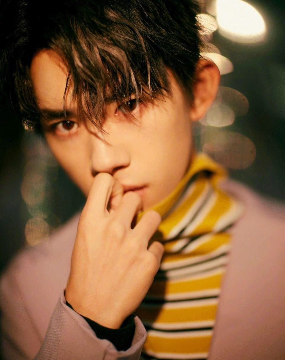 30岁的助理说，和17岁的四字弟弟谈恋爱，绝对不是姐弟恋