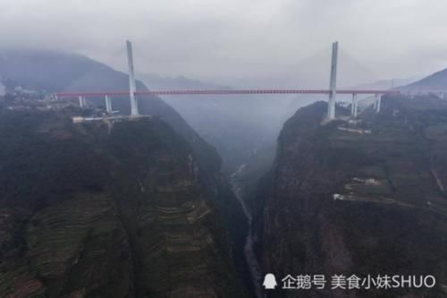  我国@相当于200层楼高，在我国云贵交界处，堪称世界上最高大桥