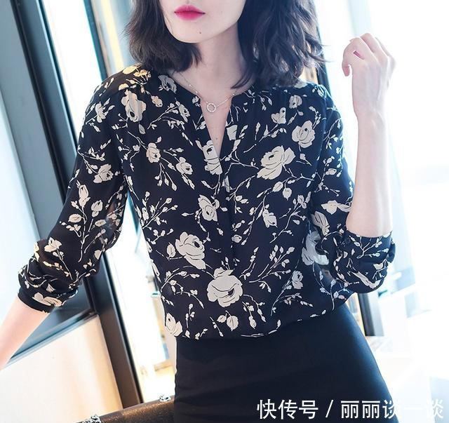  『腰线的连衣』奔五的女人，这“3种”衣服要少穿，尤其是第三种，显老又俗气！