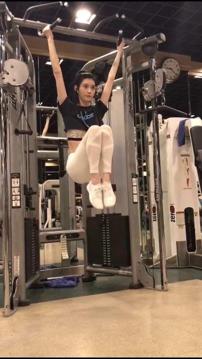 奚梦瑶这身高才49公斤，难怪怎么穿都性感，身上一点赘肉都没有!