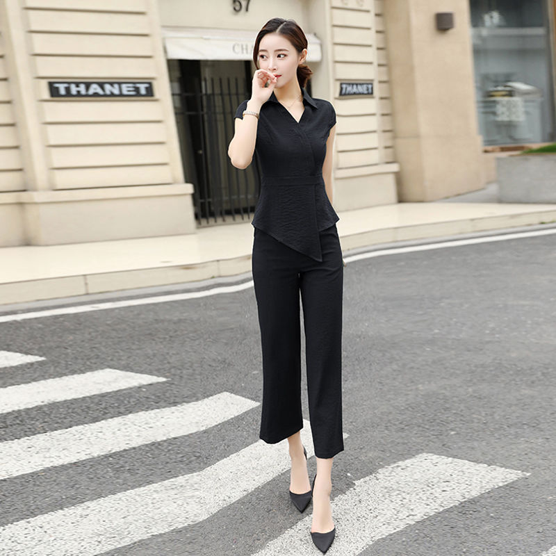 老婆讨厌穿裤装，三伏天只穿优雅裙出门，搭配高跟鞋，女人味十足