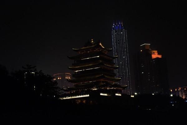  「菠萝蜜」南宁：请打量这夜色