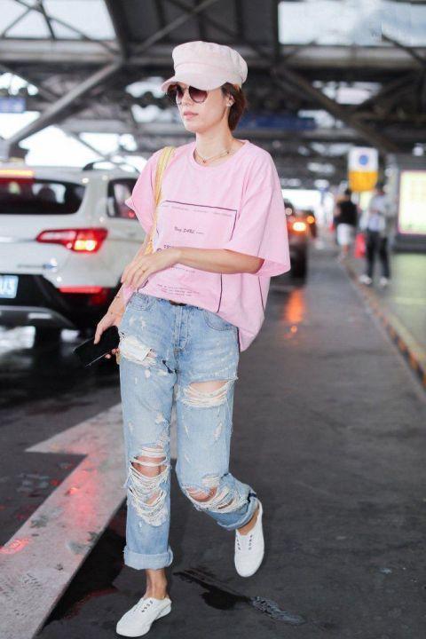 42岁马伊琍穿22岁衣服,一双手更引人注目,网友:手控受不了