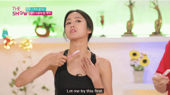 干货| 送周韵上热搜的一字肩天鹅颈，学会这5个动作你也能拥有