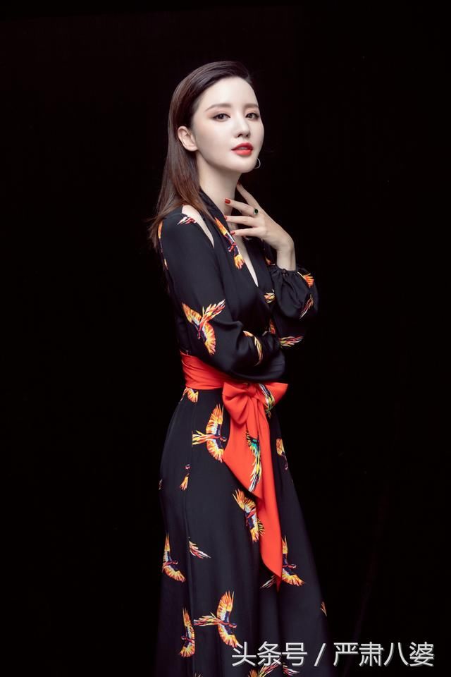 张萌时尚look干练优雅 长腿吸睛性感撩人