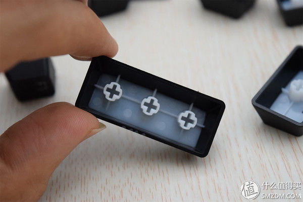 谁说机械键盘就一定吵闹?富勒G900S RGB静音红轴了解一下