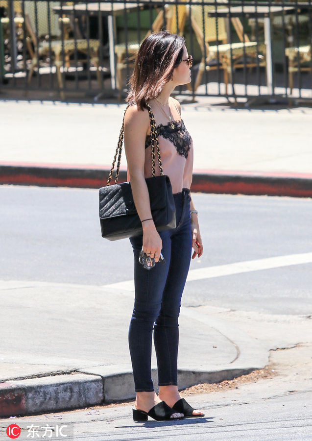 露西海尔身材丰满有味道 这款欧美女生你喜欢吗?