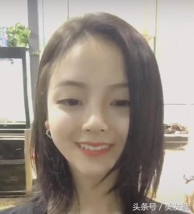 大眼睛妹子将短发接长，秒变气质女神，理发师眼睛都看直了