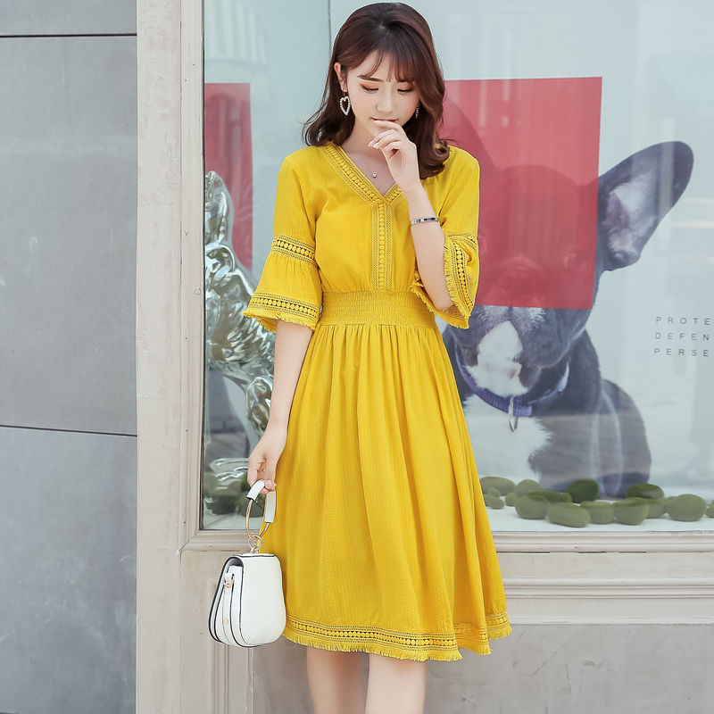 真让我一饱眼福!这样的连衣裙，时髦又修身显瘦，美得不要不要的