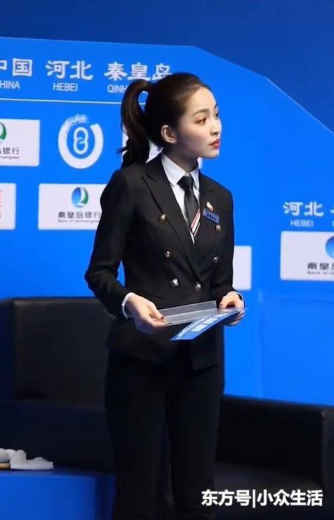  美女|桌球裁判王钟瑶穿上旗袍后，有一种扑面而来的清纯