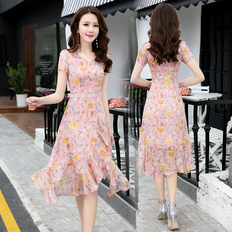 腰粗肚子大的女人别穿打底裤了，瞧瞧这8款气质裙，显瘦贼显腿长