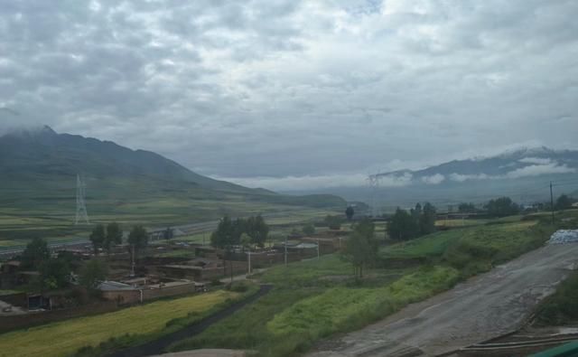 青海旅游见闻之二：沿途即风景，茶卡盐湖洁白天镜