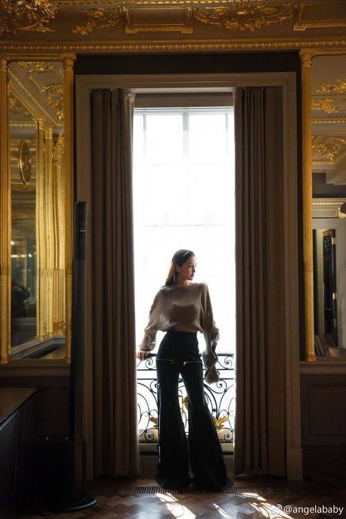 Angelababy晒伦敦之行美照，淡雅的妆容，清新的气质美极了