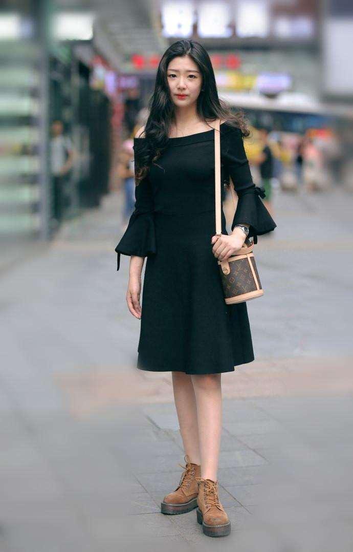 重庆街拍: 黑色凸显好身材 网友: 喜欢第四个小姐姐的干净利落