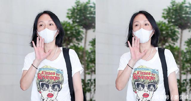 周迅真会穿！这么宽的裤子配条T恤太个性，网友44岁就该这么穿