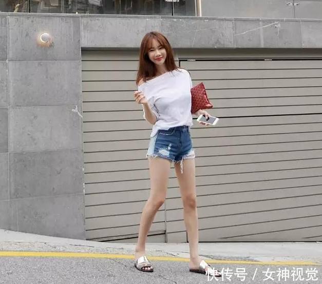 随便穿搭的牛仔裤美女，好身材就是资本，真让人羡慕！