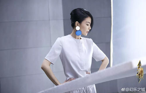 《幻乐之城》就是王菲带领的大型时装秀