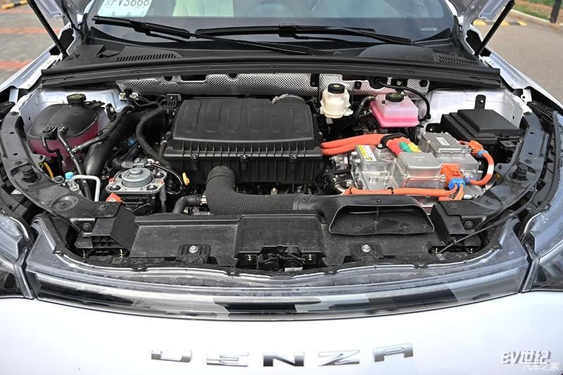  『加速能力』实在没办法太低调，“多姿势”体验全新腾势X PHEV