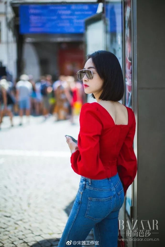 今年的秋冬流行色很吉利，还没到过年就要红火起来!