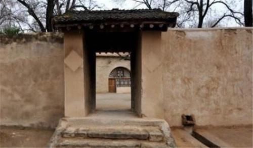  农民|在农村里，为何有的家庭越过越穷，这是咋回事？农民说出3