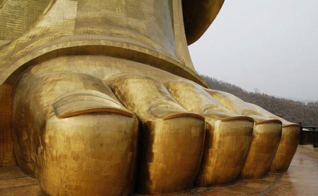 被遗忘的金佛：曾耗资12亿建造全球之最，现摸佛脚也收费无人问津