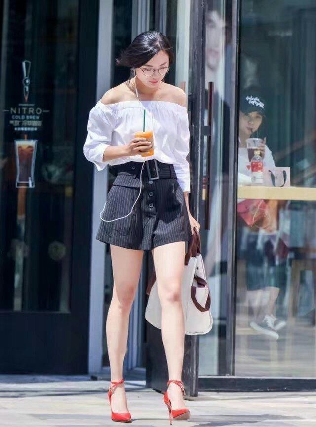皮皮虾街拍 街头抓拍的时尚美女，演绎完美夏日迷人范!