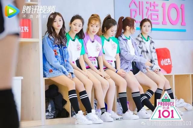 时髦办｜腿长成这样，请放过长筒袜